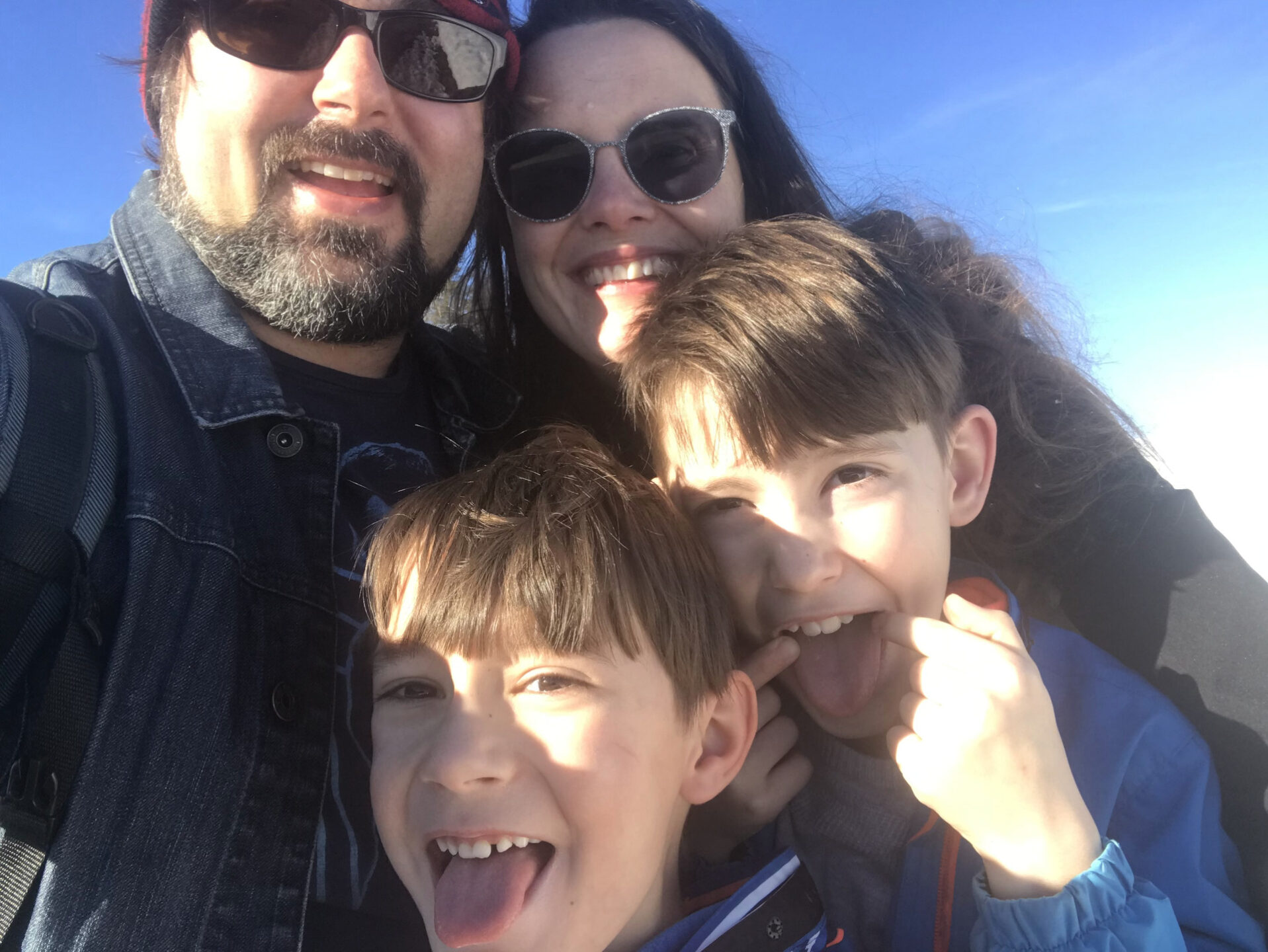 Nicole Gräf mit ihrer Familie; mit Ehemann Matthias und den Söhnen Demian und Tristan