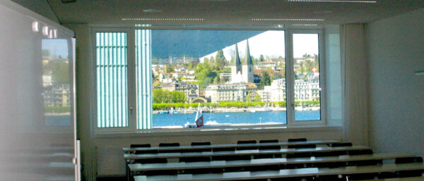Universität Luzern: Vorlesungszimmer mit Blick auf Hofkirche. | Georges Scherrer