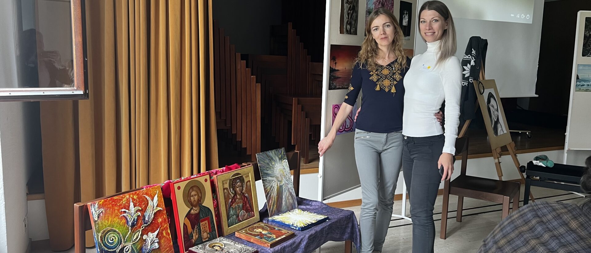 Anna Voinytska (rechts) aus Saporischschja und die Ikonen-Malerin Olena Prekrasna  aus Kiew.