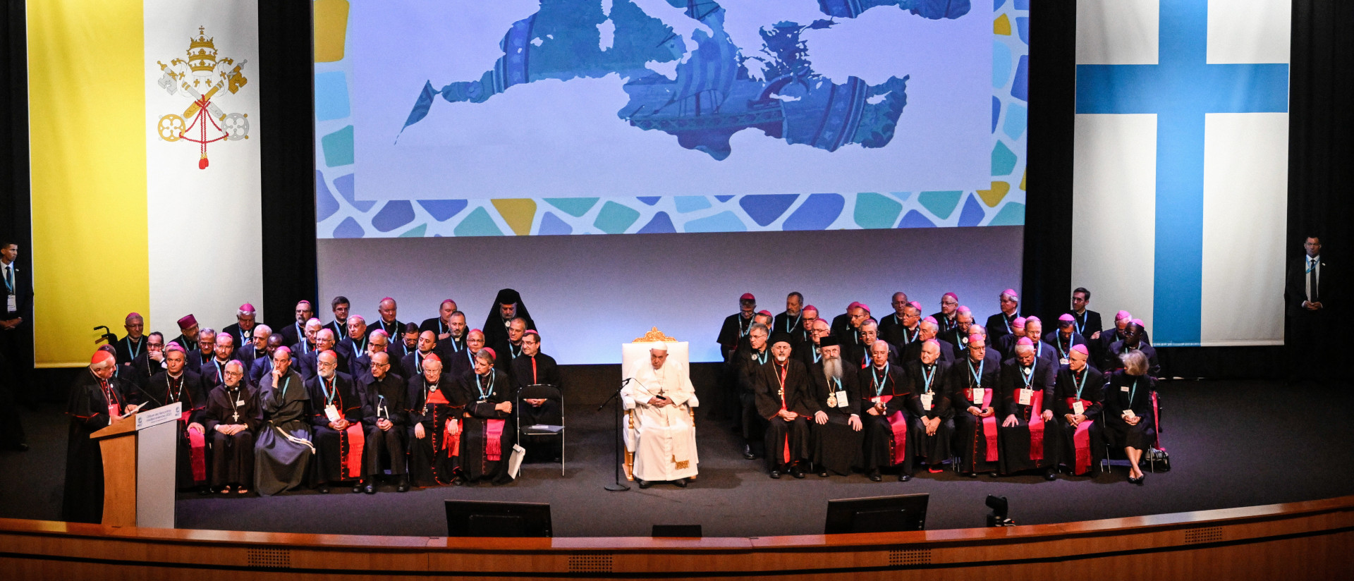 Papst Franziskus spricht am Mittelmeer-Treffen im Pharo-Palast in Marseille (Frankreich) am 23. September 2023.