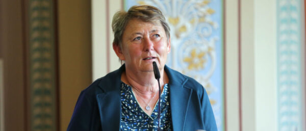 Vreni Peterer spricht an der Pressekonferenz über die Pilotstudie zum Missbrauch in der katholischen Kirche der Schweiz, 12. September 2023. | Bernard Hallet