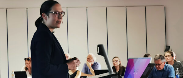 Doris Reisinger spricht an der Universität Zürich. | Charles Martig