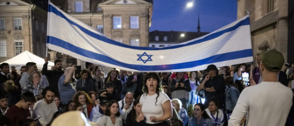 Menschen solidarisieren sich mit Israel an der Kundgebung vom 10. Oktober in Zürich. | Keystone
