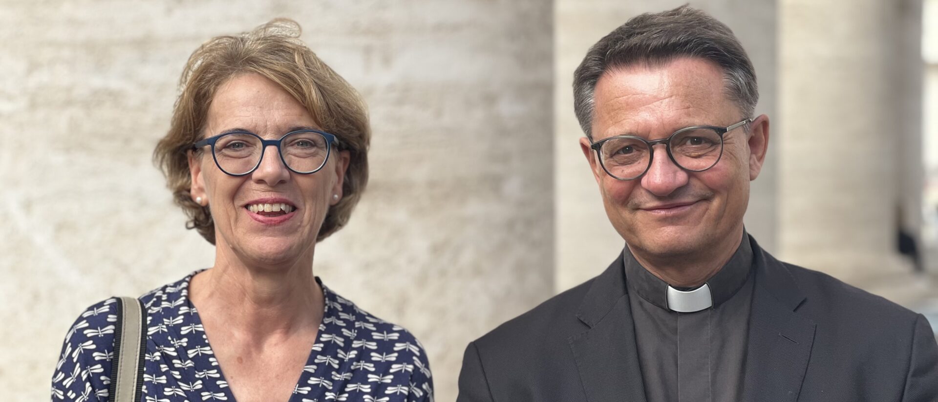 Helena Jeppesen-Spuhler und Bischof
Felix Gmür in Rom.