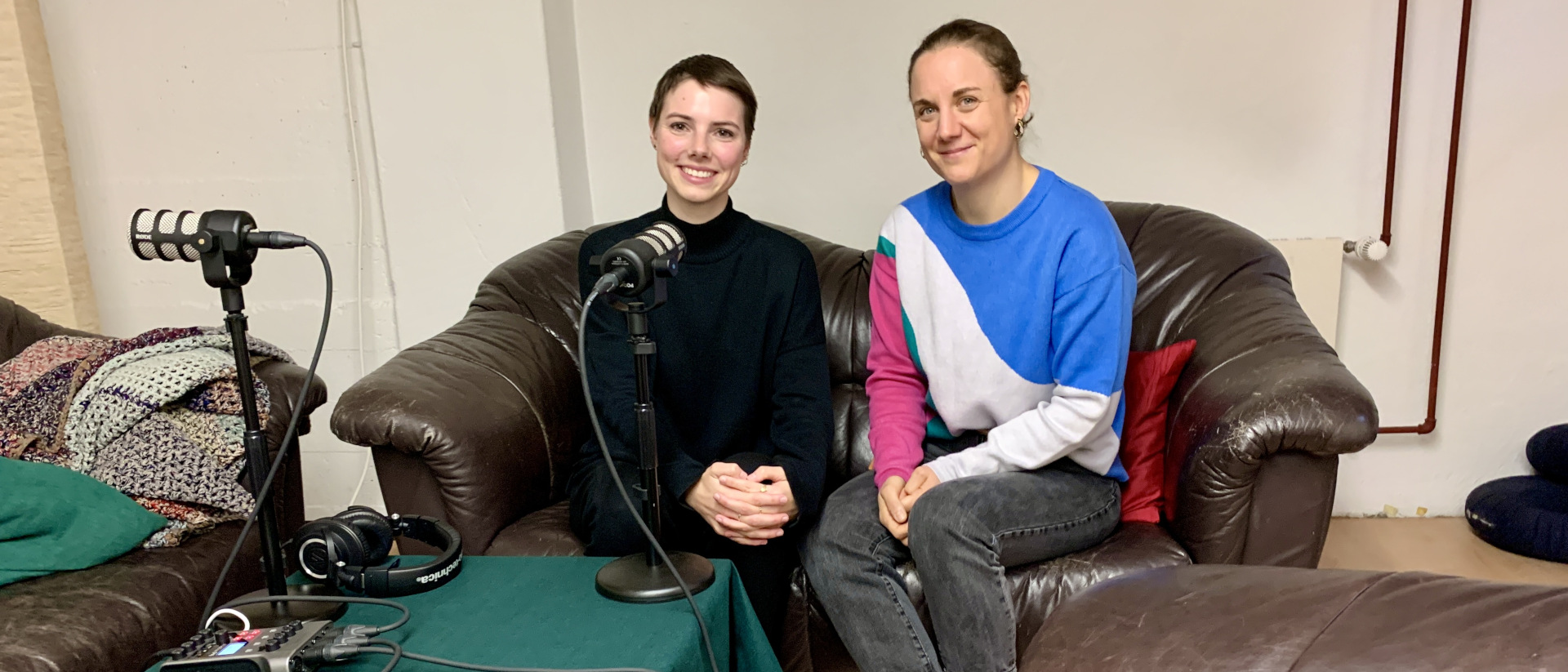 Theologin Lea Gröbel und Sprachwissenschaftlerin Karina Frick