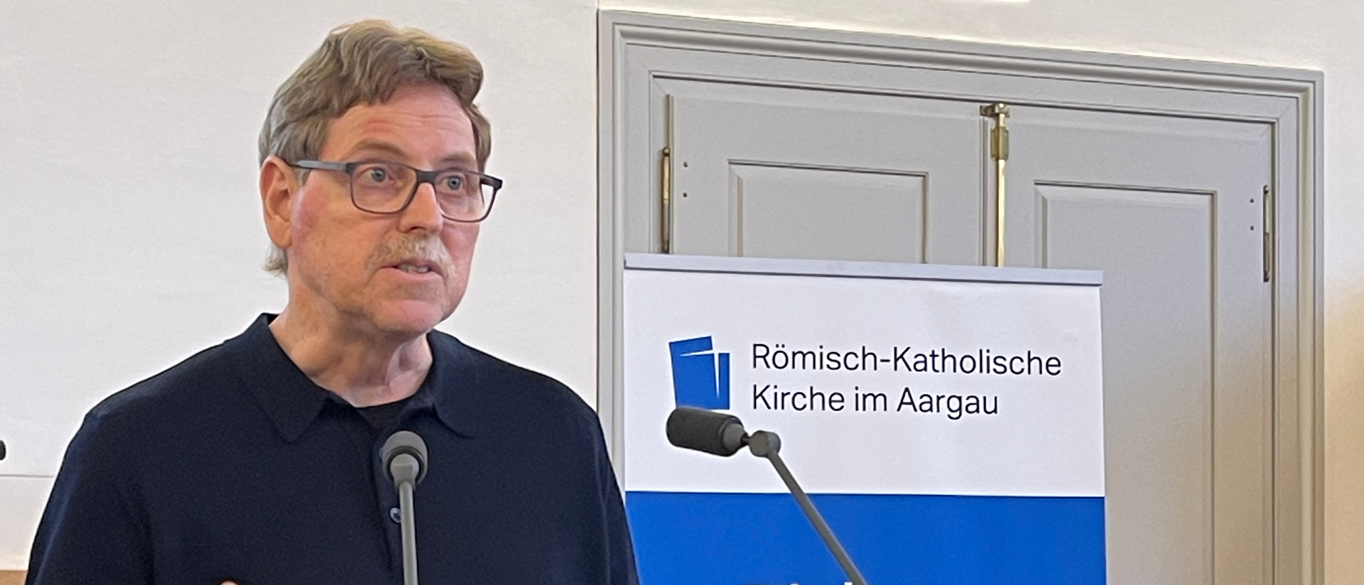 Tobias Fontein spricht an der Synode zum Thema Missbrauch.