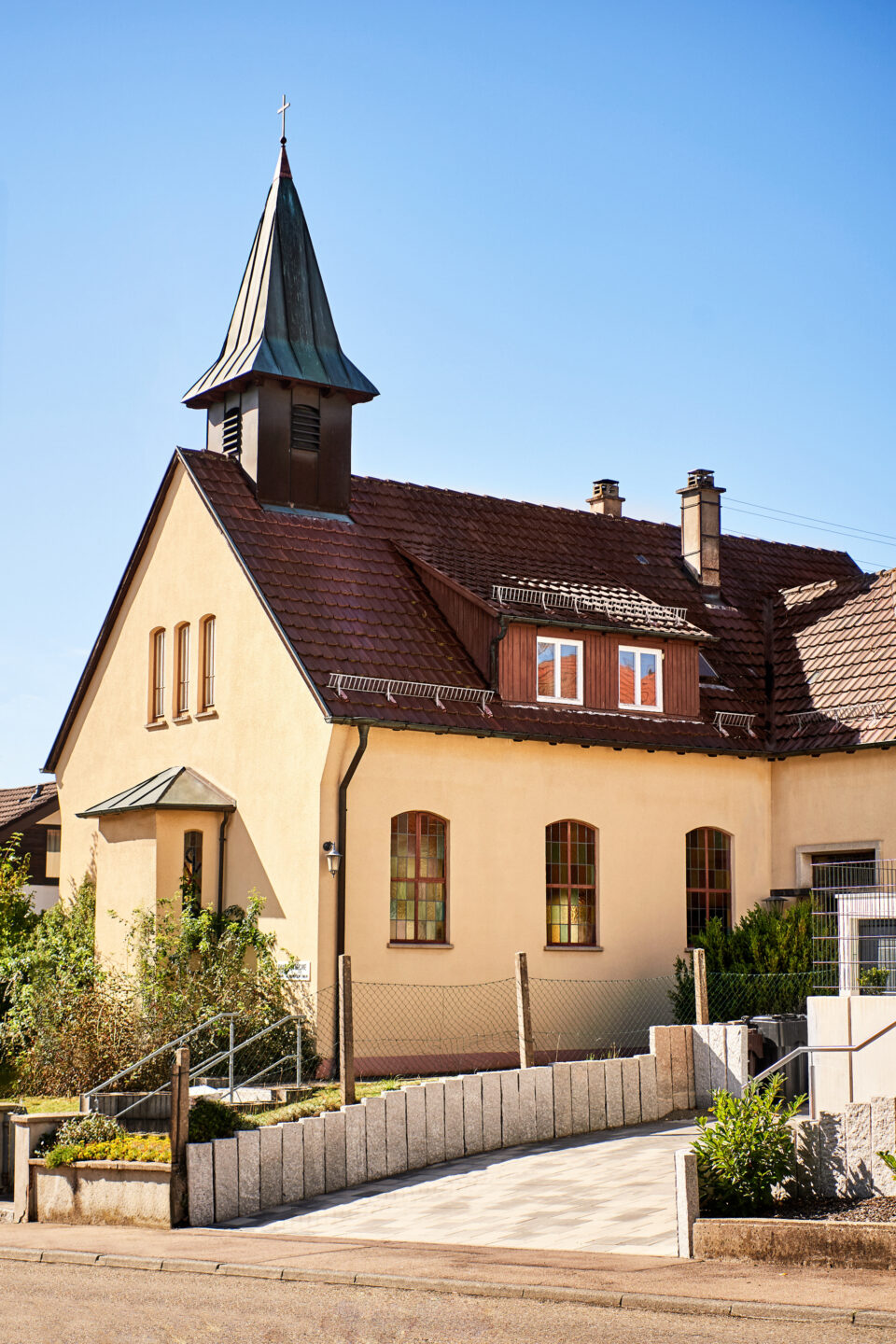 Tierbestattungskirche, ehemalige Pauluskirche der evangelisch-methodistischen Gemeinde.