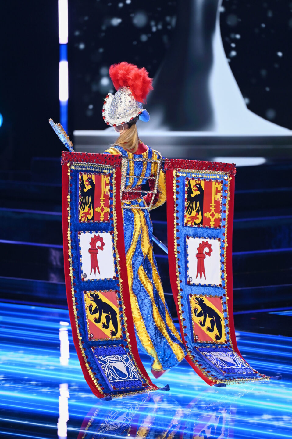Lorena Santen im Schweizergardistinnen-Outfit