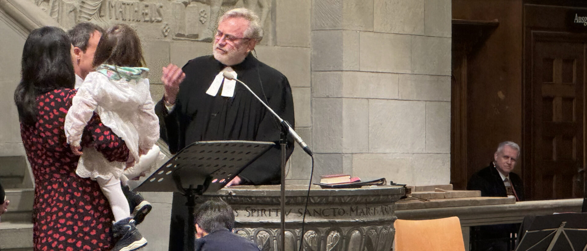 Christoph Sigrist tauft Corsin