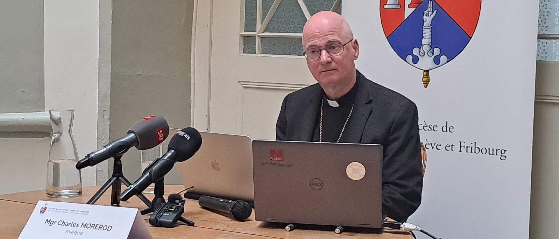 Bischof Charles Morerod an der Pressekonferenz zur Missbauchsaufarbeitung, 11. Dezember 2023