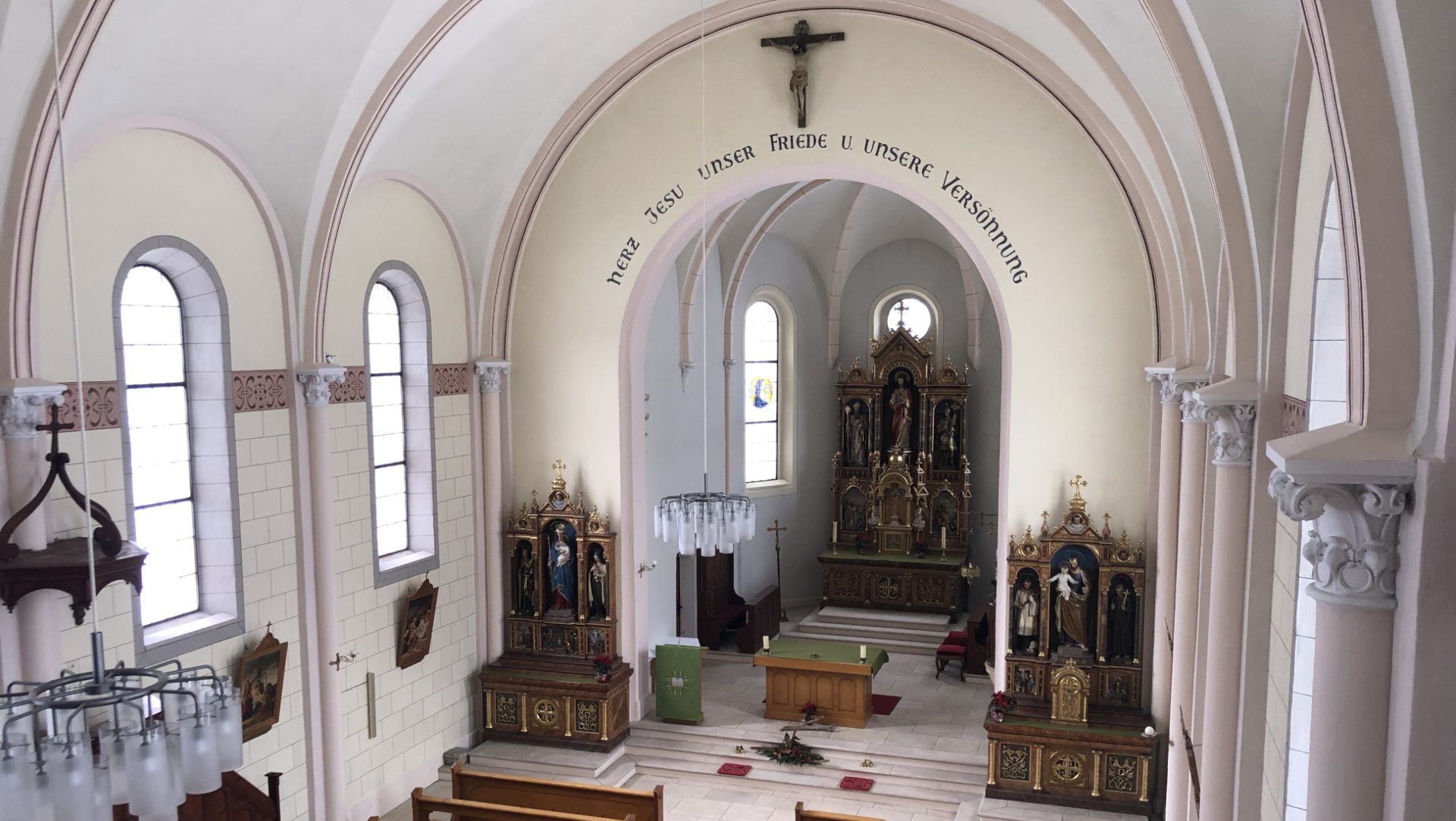 Katholische Pfarrkirche Herz Jesu Guttet-Feschel / VS