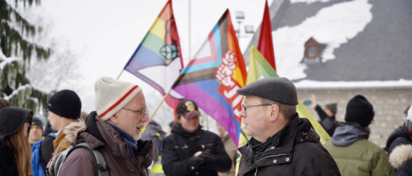 Bischof Georg Bätzing (rechts) an der Demo gegen Rassismus und Faschismus in Limburg. | S.Schnelle/Bistum Limburg