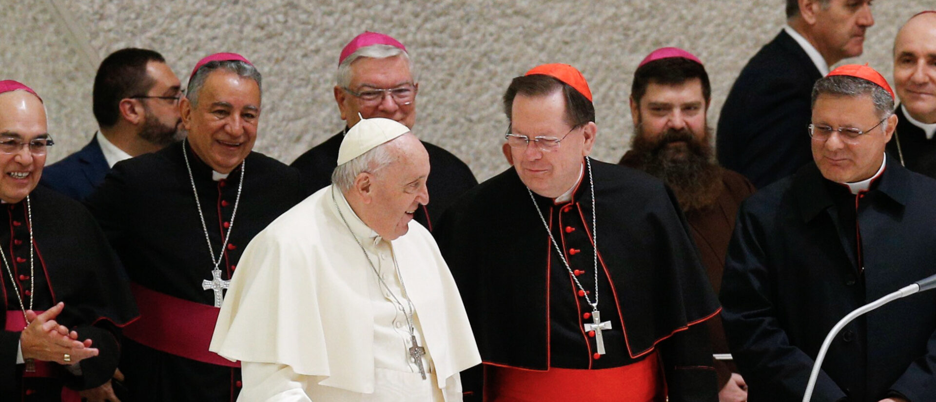 Kardinal Gerald Cyprien Lacroix (r) gehört zu den Beratern von Papst Franziskus.