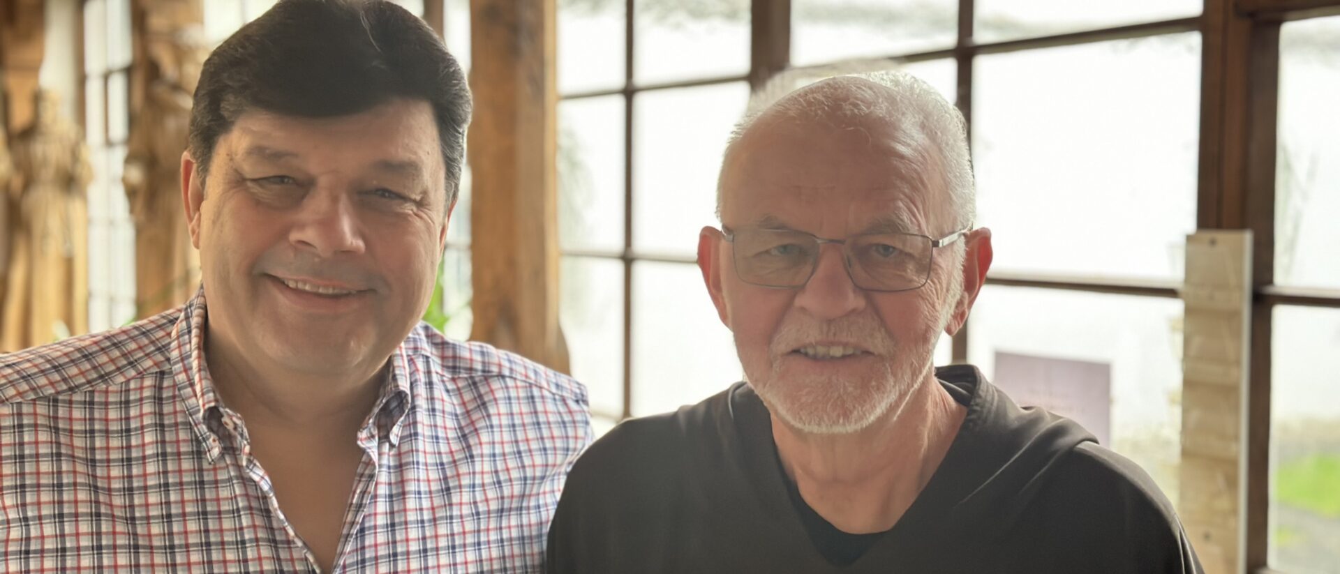 Roger Lang und Pater Paul im Kloster Olten.