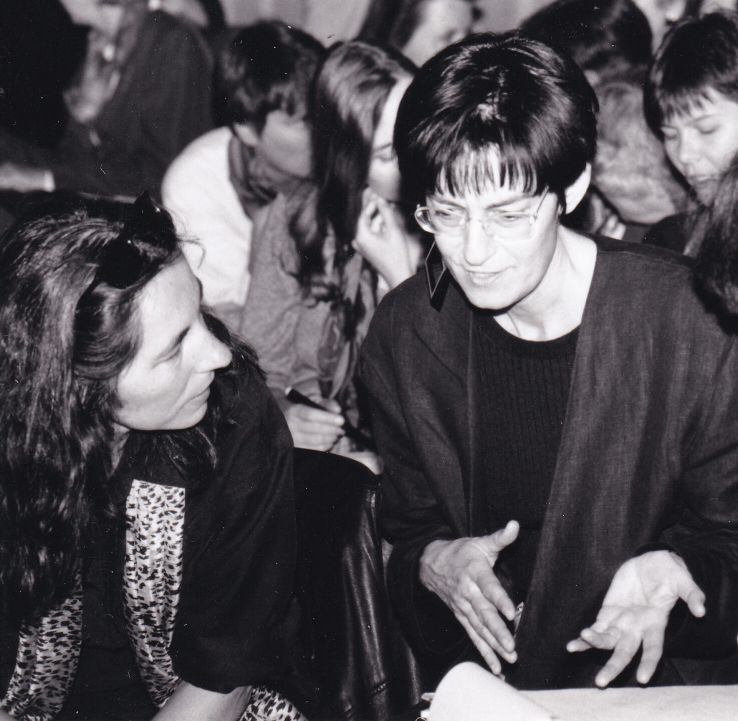 Silvia und Doris Strahm an einer Tagung an der Paulus Akademie Zürich in den 1990er-Jahren.