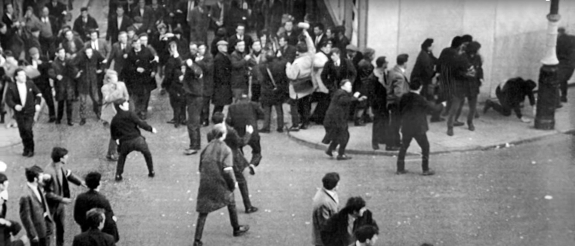 Strassenschlachten während des Nordirlandkonflikts in den späten 60er-Jahren. | YouTube