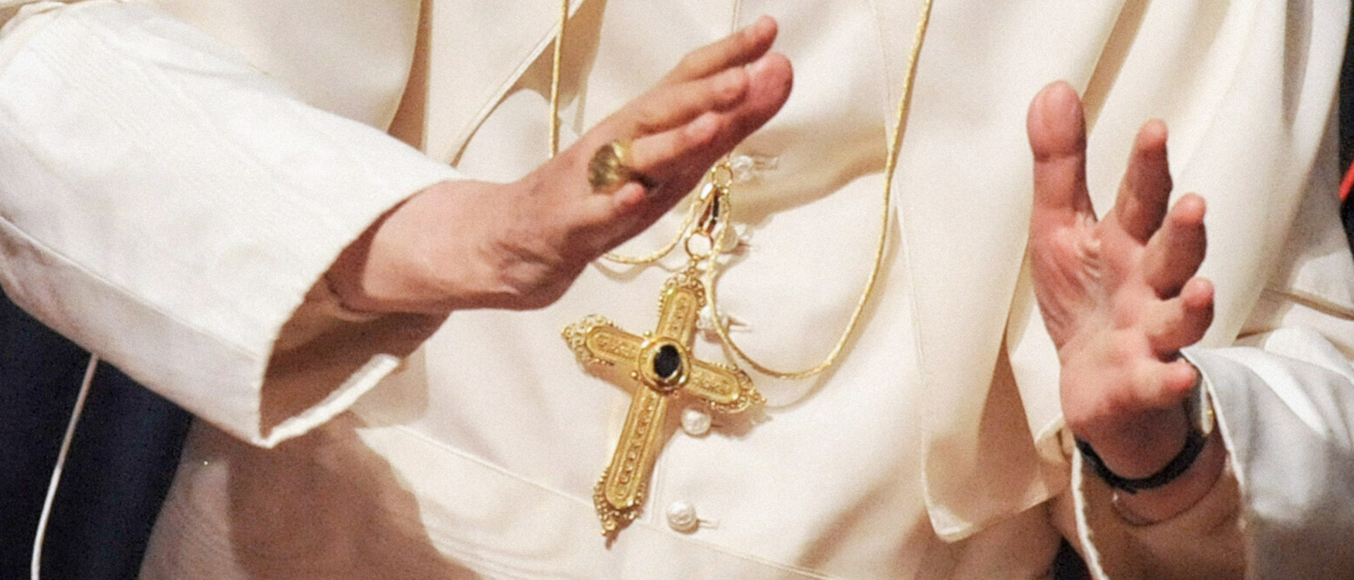 Das gestohlene Kreuz vom ehemaligen Papst Benedikt XVI.