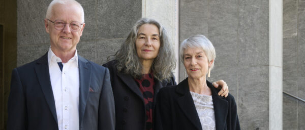 Norbert Lüdecke, Silvia Strahm Bernet und Doris Strahm haben den Herbert Haag-Preis 2024 erhalten. | Franca Pedrazzetti / Herbert Haag-Stiftung