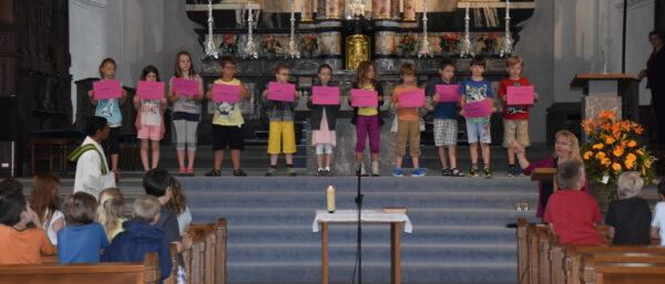 Primarschülerinnen und Primarschüler feiern in der Kirche von Altdorf UR. Künftig werden solche Gottesdienste ausserhalb der Unterrichtszeiten stattfinden. | zVg