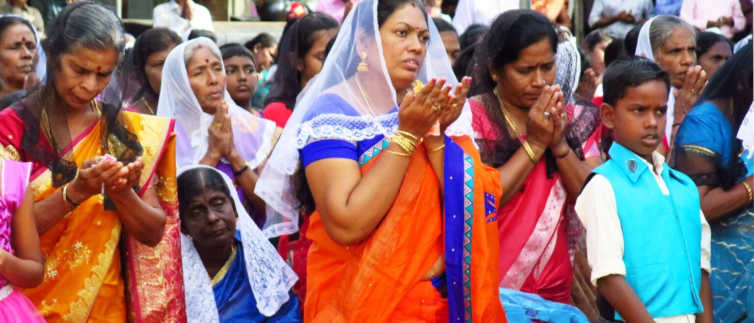 Gläubige in Sri Lanka beim Gebet. | Kirche in Not/Bartek Zytkowiak