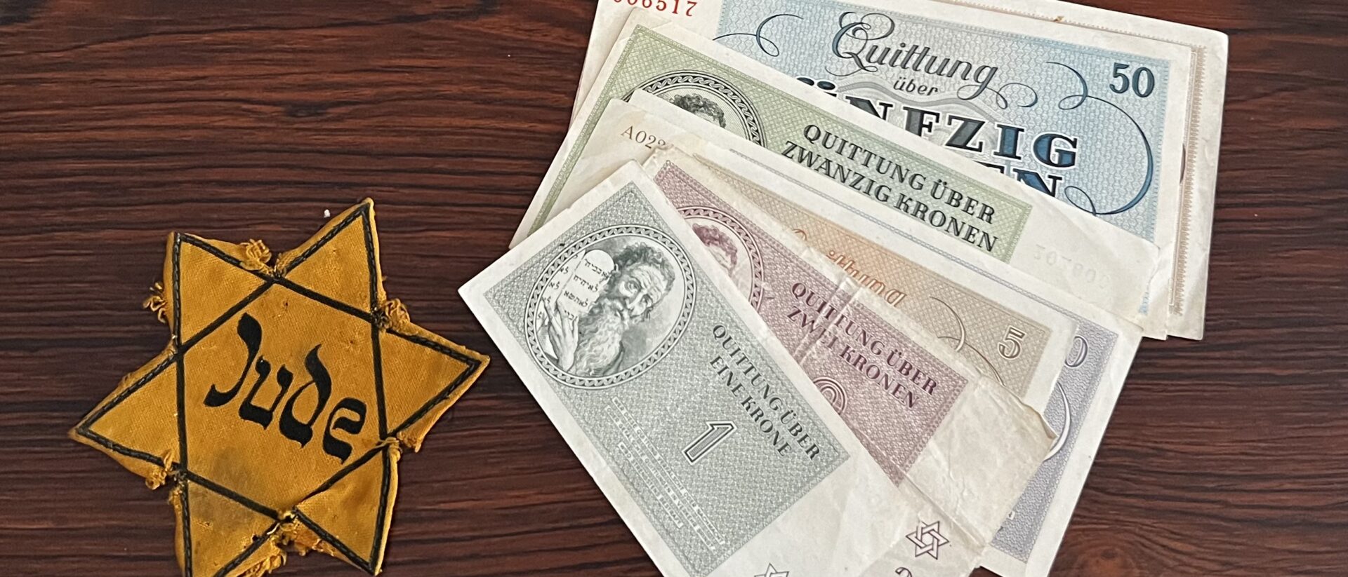 Den Stern musste Jana Fikarts Mutter tragen. Das Geld war die Währung in Theresienstadt.