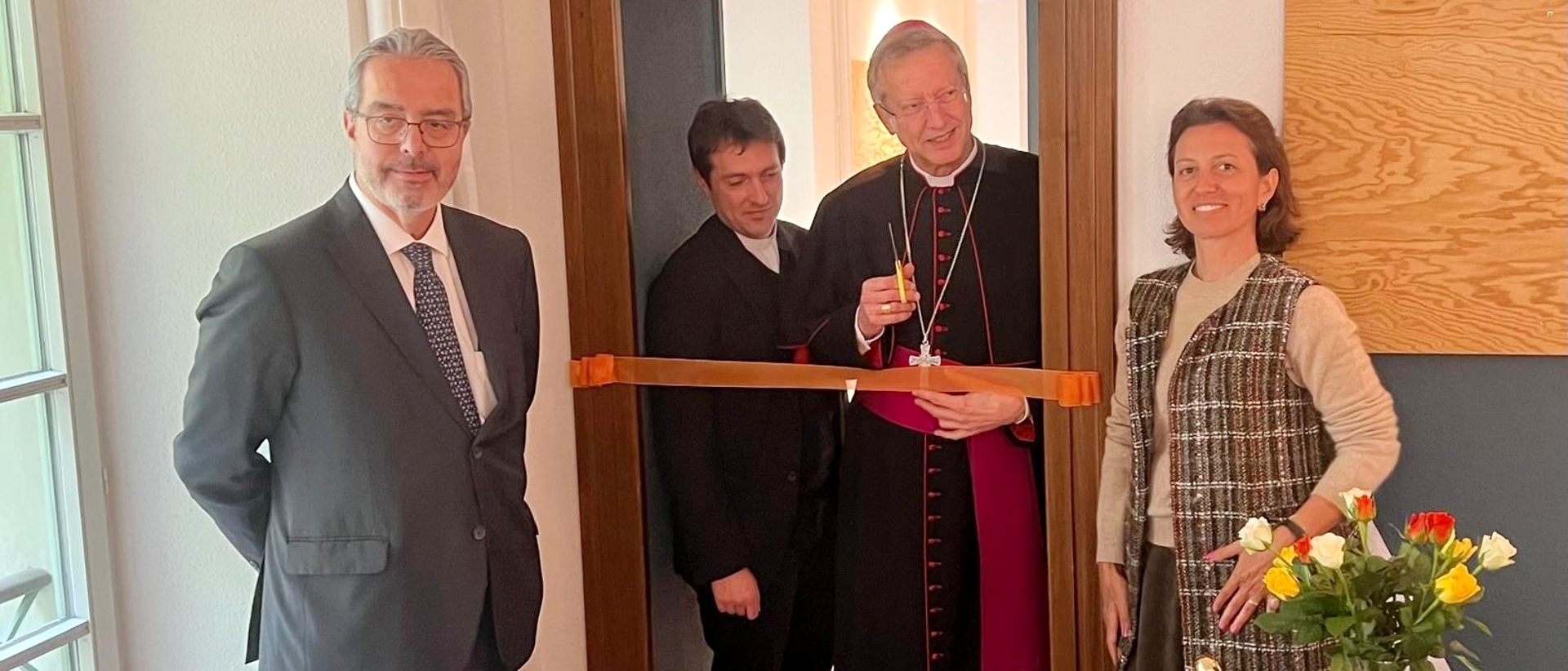 Weihbischof Alain de Raemy bei der Einweihung des neuen Zentrum "LabOratorio" in Lugano.