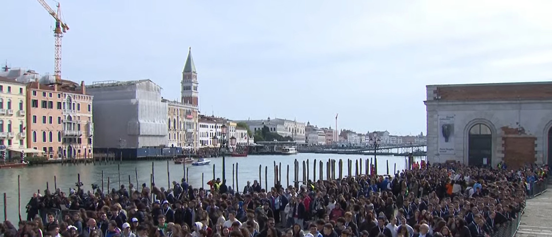Besuch von Papst Franziskus in Venedig:Zehntausend Menschen wollten in sehen.