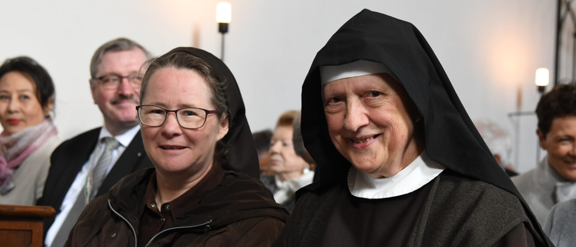 Schwester Sabine Lustenberger (links) und Schwester Scholastika Schwizer