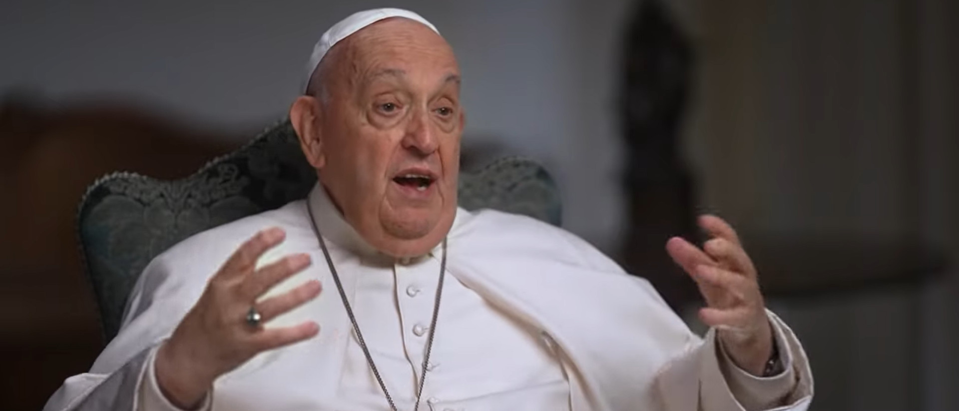 Papst Franziskus im Gespräch mit Norah O’Donnell über das Frauendiakonat
