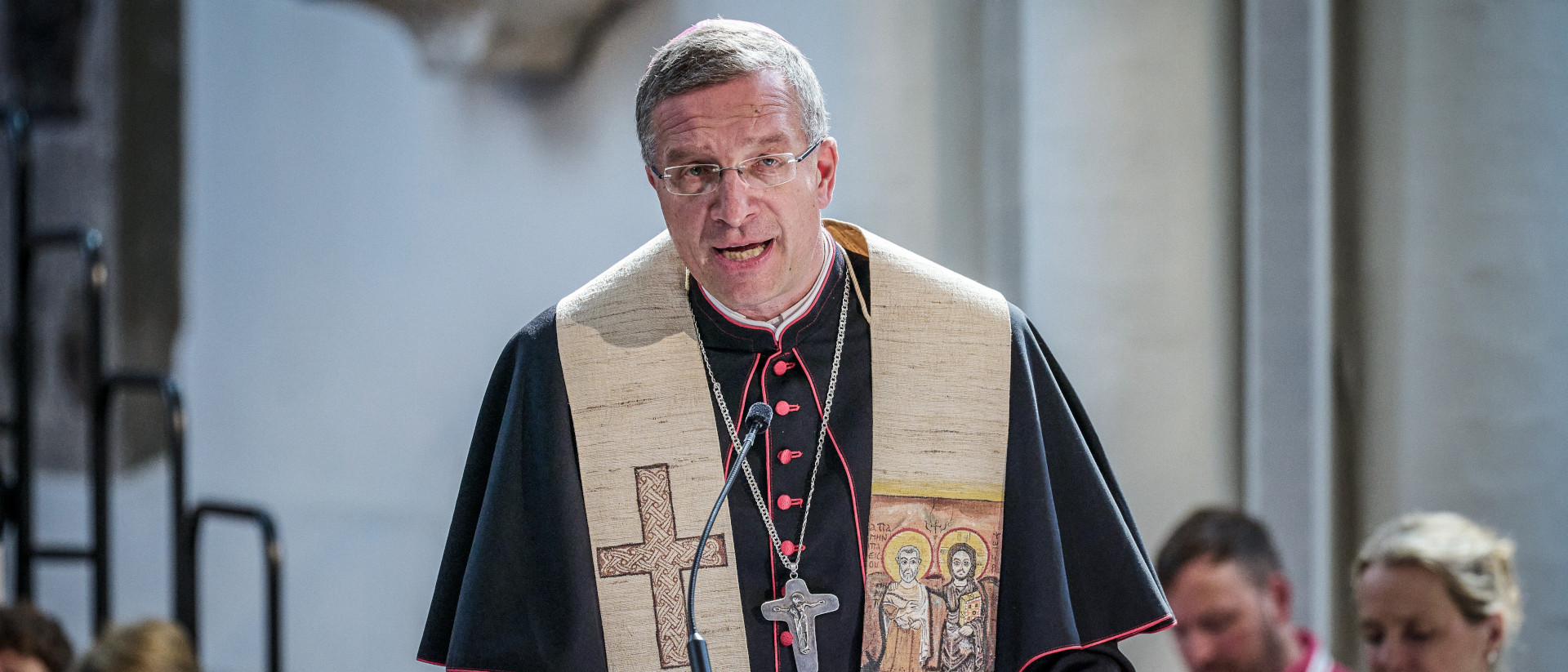 Bischof Michael Gerber, spricht auf dem ökumenischen Gottesdienst zum 75-jährigen Jubiläum des Grundgesetzes, 23. Mai 2024 in der Sankt Marienkirche in Berlin.