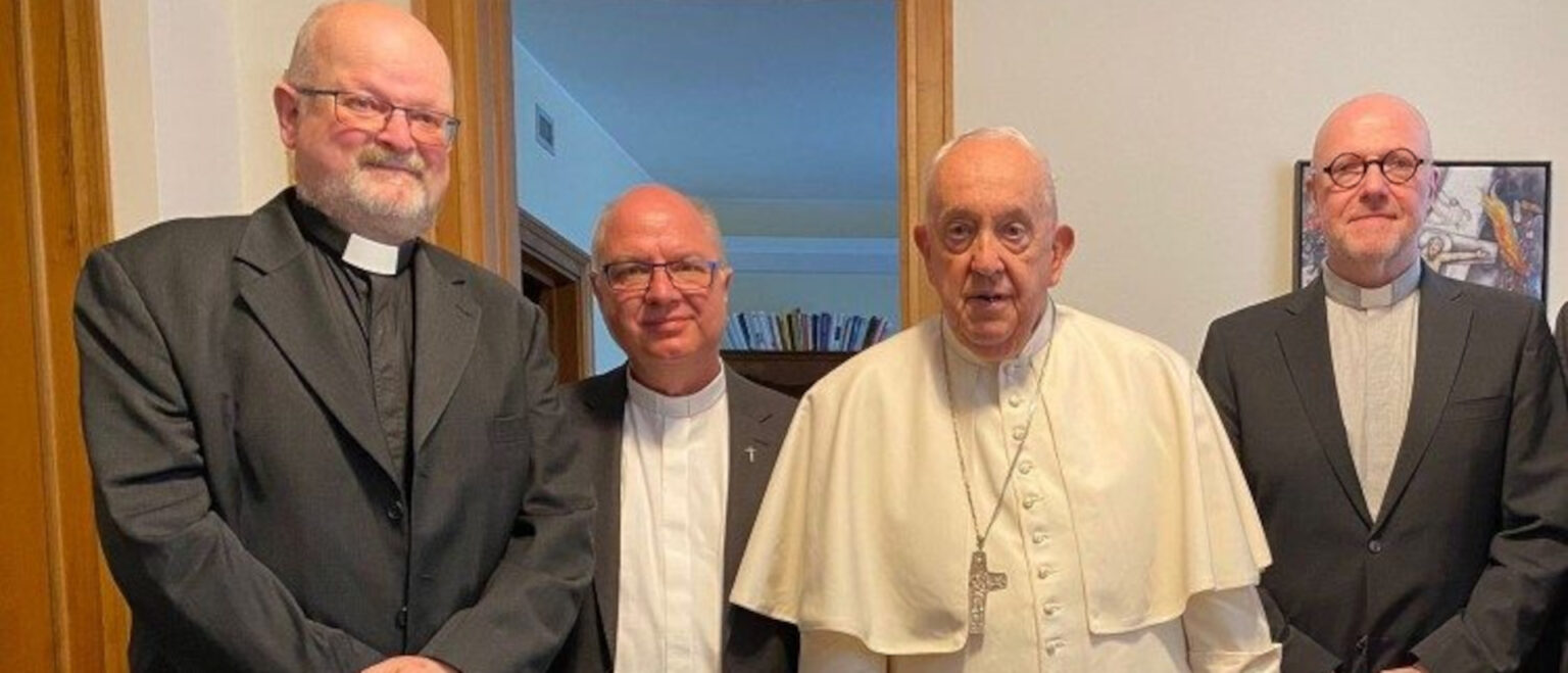 Priester aus Deutschland beim Papst: Liudger Gottschlich (ganz rechts) war auch dabei. | Vatican News