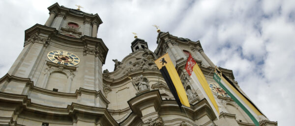Kathedrale St. Gallen, festlich beflaggt. | Regina Kühne