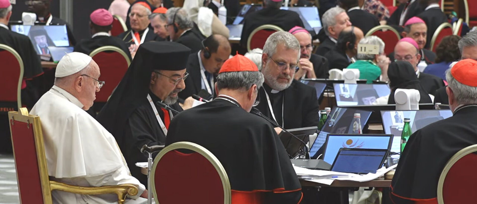 Papst Franziskus an der Bischofssynode
