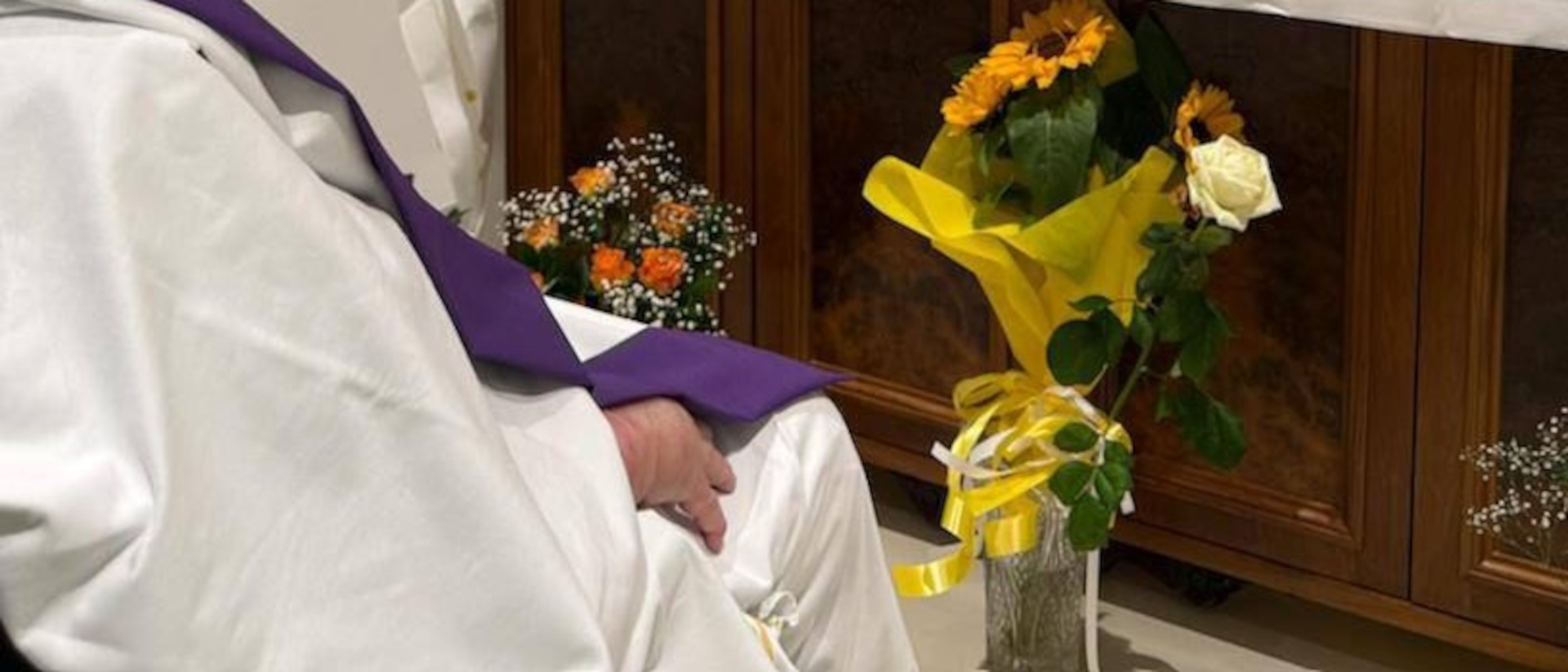 Erstes veröffentlichtes Foto von Franziskus in der Klinik: Die Hand des Papstes ist stark geschwollen.