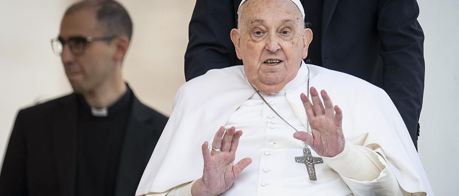 Papst Franziskus beim Gottesdienst auf dem Petersplatz an Palmsonntag, am 13. April 2025 im Vatikan.