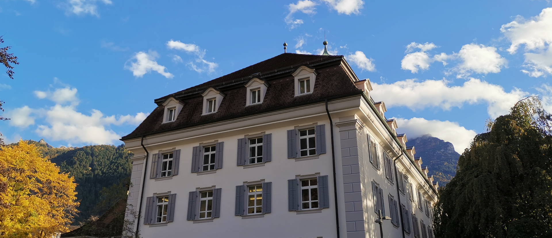 Das Hauptgebäude des Kollegiums Borromäum in Altdorf, in einer aktuellen Aufnahme, heute Kantonale Mittelschule Uri.