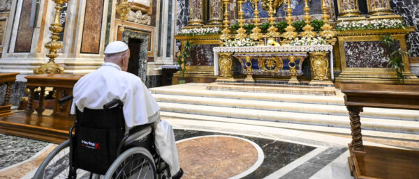 Papst Franziskus in der Basilika Santa Maria Maggiore, wo er auf seinen Wunsch hin bestattet wird. | KNA