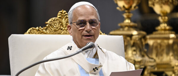 Papst Leo XIV. spricht beim Gottesdienst zum Jubiläum des Heiligen Stuhls am 9. Juni 2025 im Petersdom im Vatikan. | KNA