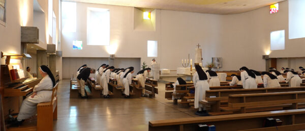 Dominikanerinnen beim Gebet in ihrer Klosterkirche in Ilanz GR. | zVg