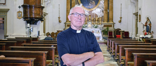 Tadeusz Rozmus, Pfarrer von Castel Gandolfo, in der Kirche San Tommaso da Villanova. | Alessia Giuliani/CPP/KNA