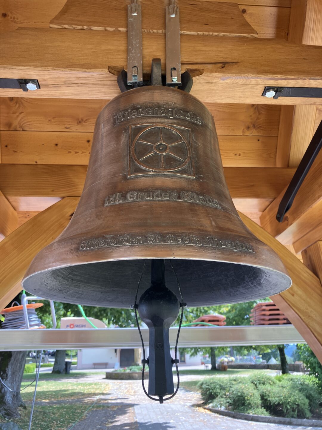 Bruder Klaus Glocke am Wallfahrtsort Lindenberg St. Peter im Schwarzwald
