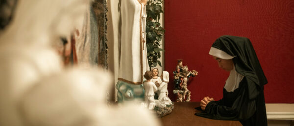 Nonne im Gebet.