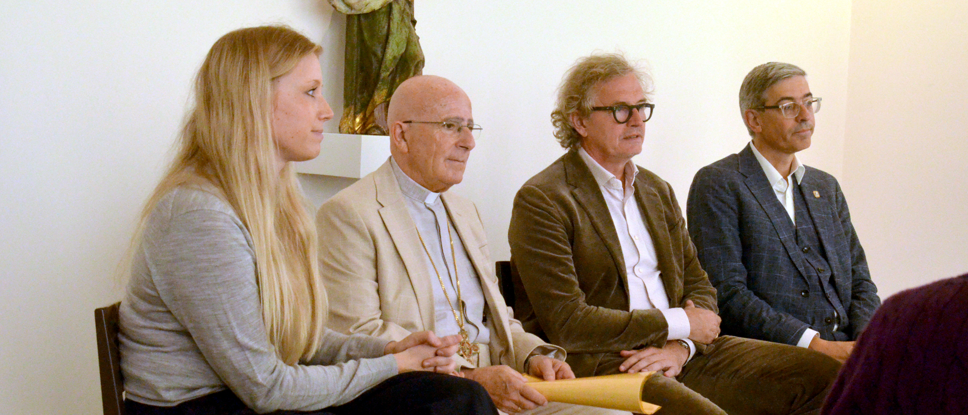 Sie präsentierten das Projekt Sprechstunde psychische und sexuelle Gesundheit: Fanny de Tribolet und Elbar Habermeyer von der PUK (1. und 3. v.l.) sowie Bischof Joseph Maria Bonnemain (2.v.l.) und Andreas Kopp (r.)