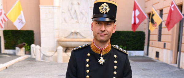Capitano Lorenz Keusch präsentiert die neue Uniform, genannt "Mezza Gala". | Stefan Betschon