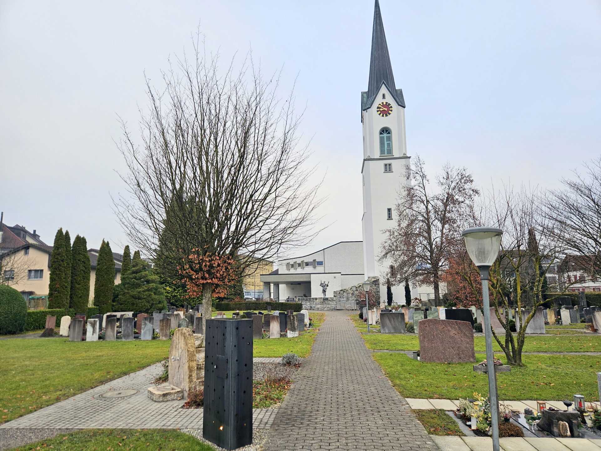 Himmelsbriefkasten auf dem Friedhof neben der Antoniuskirche in Diepoldsau.