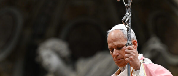 Papst Leo XIV. bei der Messe zum dritten Adventssonntag, 14. Dezember 2025 im Vatikan. | Vatican Media/Romano Siciliani/KNA