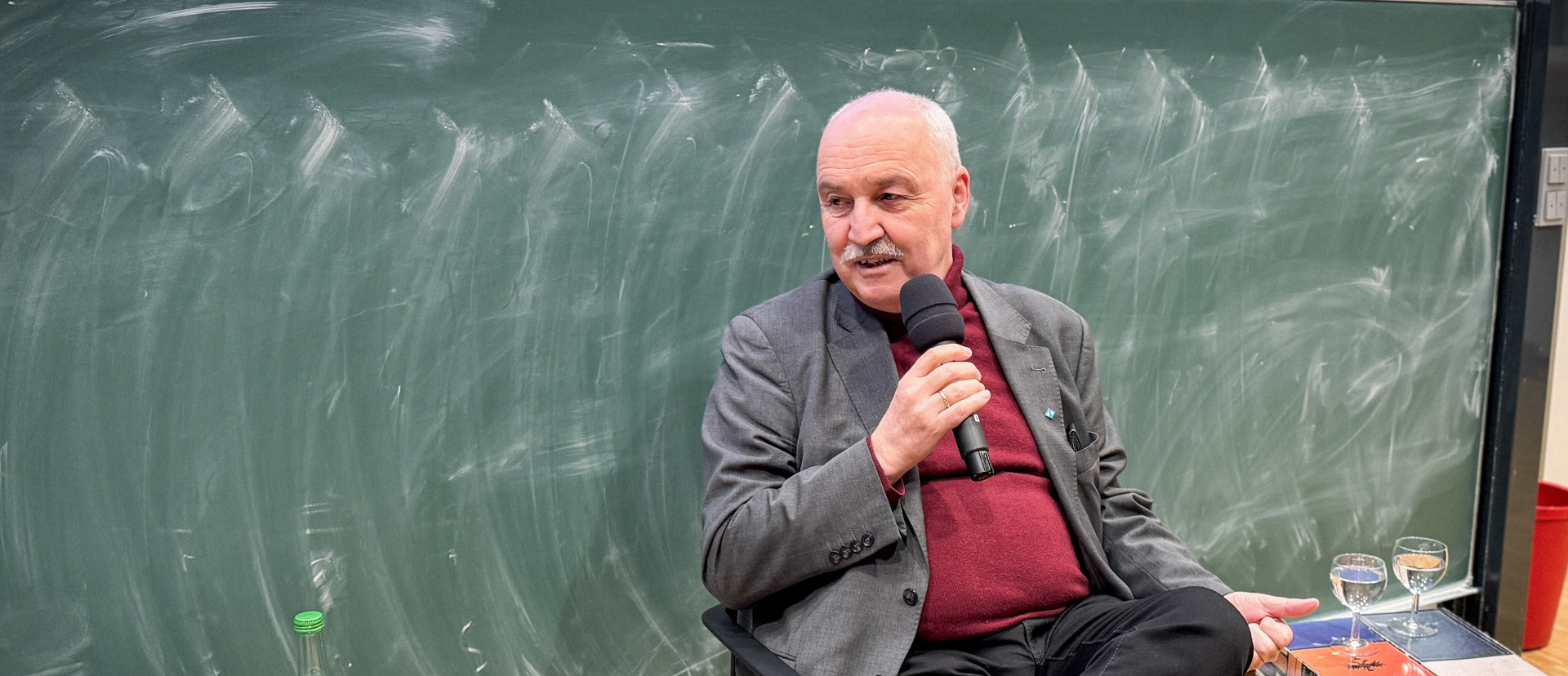 Theologe Wolfgang Palaver, am 9. Dezember 2025 in der Albert-Ludwigs-Universität Freiburg (Deutschland).