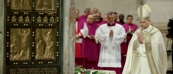 Papst Leo XIV. schliesst die Heilige Pforte im Petersdom und beendet das Heilige Jahr 2025, am 6. Januar 2026 im Vatikan. | Franco Origlia/Vatican Pool/Romano Siciliani/KNA