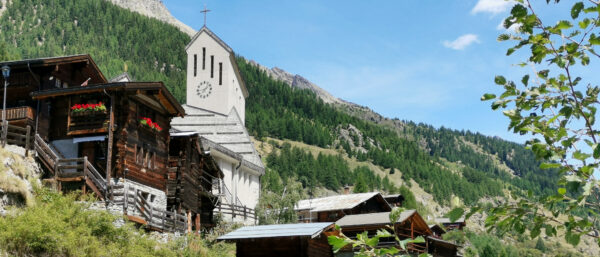 Die frühere Pfarrkirche von Blatten, vor ihrer Zerstörung durch den Bergsturz vom 28. Mai 2025. | zVg