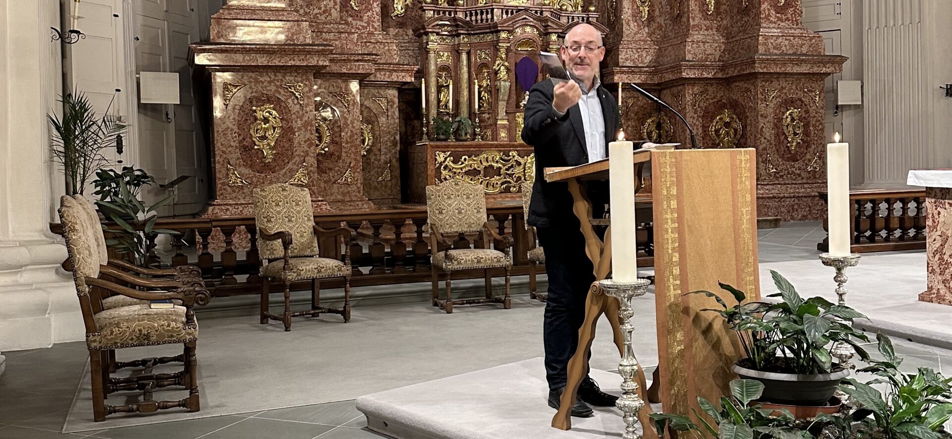 Christian Rutishauser in der Luzerner Jesuitenkirche
